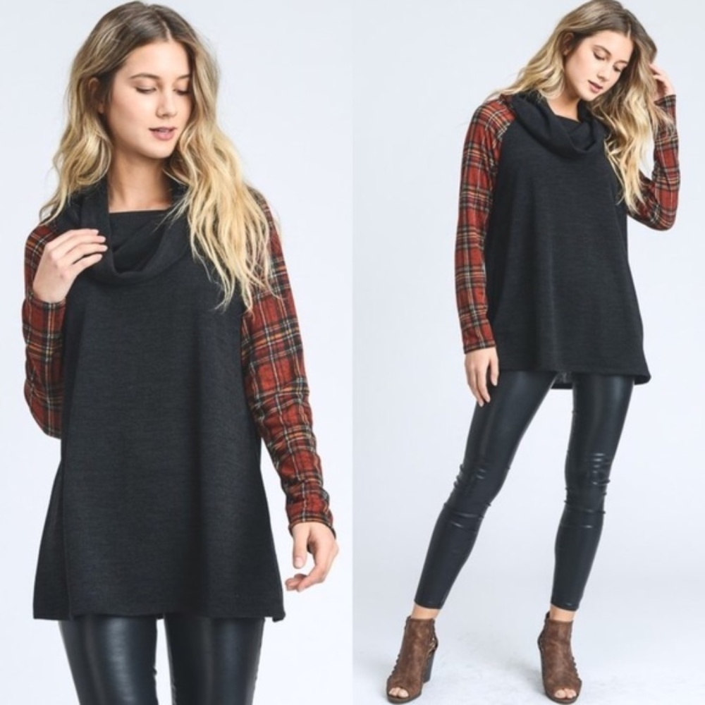 🔥LAST ONE🔥NEW Plaid and Black Top